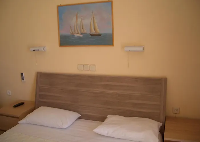 Hercules Sea Front דירה