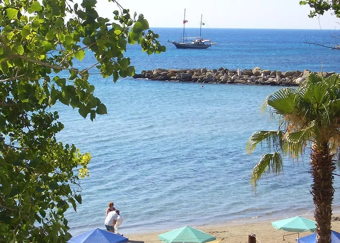 Hercules Sea Front דירה *